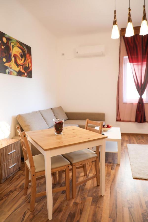 Ultracentral Apartament With Balcony - Old Town Bucharest Exterior photo